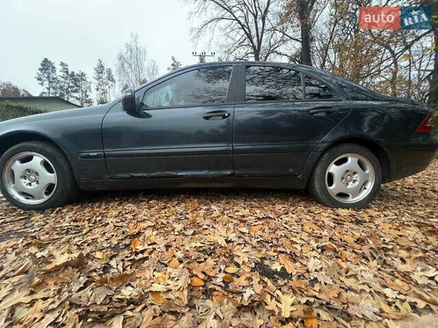 Синий Мерседес Ц-Класс, объемом двигателя 2.2 л и пробегом 440 тыс. км за 2900 $, фото 6 на Automoto.ua