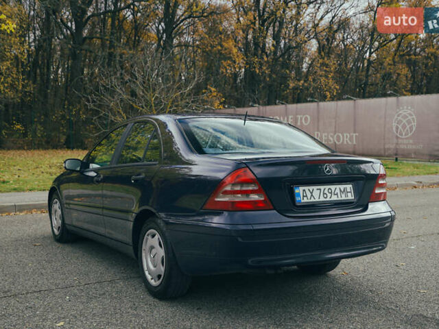 Синий Мерседес Ц-Класс, объемом двигателя 2.15 л и пробегом 459 тыс. км за 4500 $, фото 5 на Automoto.ua