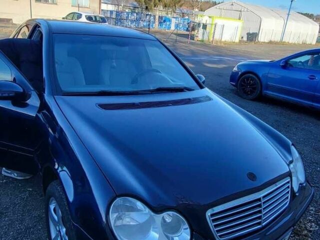 Синій Мерседес Ц-Клас, об'ємом двигуна 1.8 л та пробігом 401 тис. км за 4800 $, фото 3 на Automoto.ua