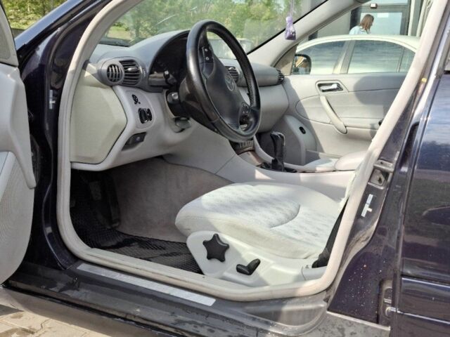 Синій Мерседес Ц-Клас, об'ємом двигуна 1.8 л та пробігом 401 тис. км за 4800 $, фото 19 на Automoto.ua