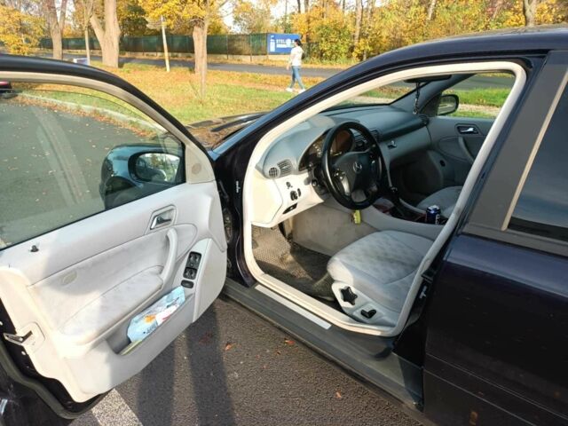 Синій Мерседес Ц-Клас, об'ємом двигуна 1.8 л та пробігом 401 тис. км за 4800 $, фото 8 на Automoto.ua