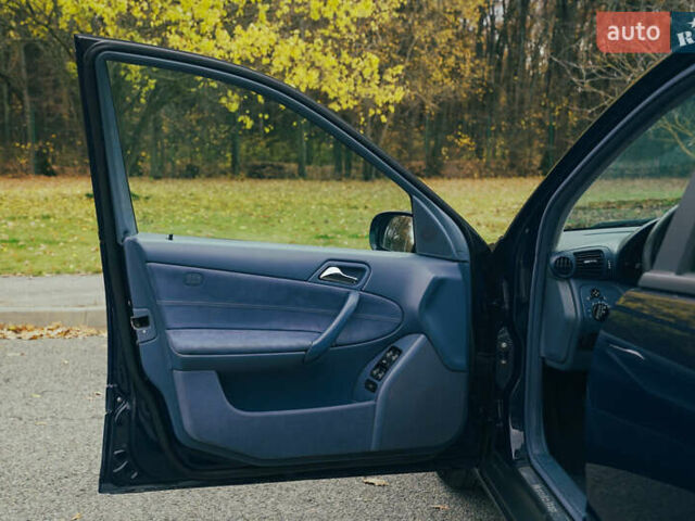 Синий Мерседес Ц-Класс, объемом двигателя 2.15 л и пробегом 459 тыс. км за 4500 $, фото 14 на Automoto.ua