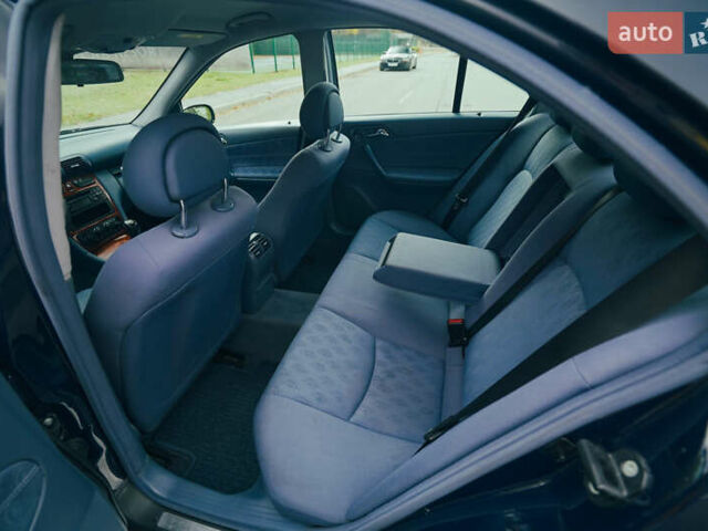 Синий Мерседес Ц-Класс, объемом двигателя 2.15 л и пробегом 459 тыс. км за 4500 $, фото 30 на Automoto.ua