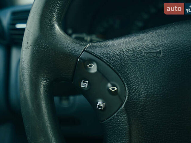 Синий Мерседес Ц-Класс, объемом двигателя 2.15 л и пробегом 459 тыс. км за 4500 $, фото 16 на Automoto.ua