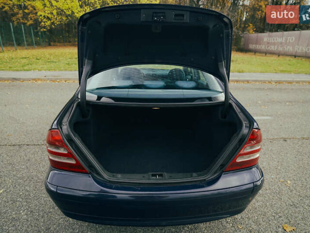 Синий Мерседес Ц-Класс, объемом двигателя 2.15 л и пробегом 459 тыс. км за 4500 $, фото 32 на Automoto.ua