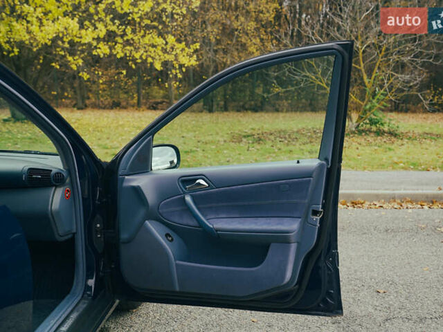 Синий Мерседес Ц-Класс, объемом двигателя 2.15 л и пробегом 459 тыс. км за 4500 $, фото 34 на Automoto.ua