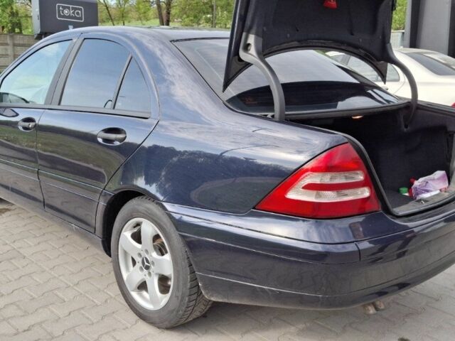 Синій Мерседес Ц-Клас, об'ємом двигуна 1.8 л та пробігом 401 тис. км за 4800 $, фото 23 на Automoto.ua