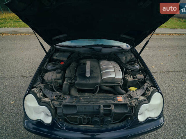 Синий Мерседес Ц-Класс, объемом двигателя 2.15 л и пробегом 459 тыс. км за 4500 $, фото 10 на Automoto.ua