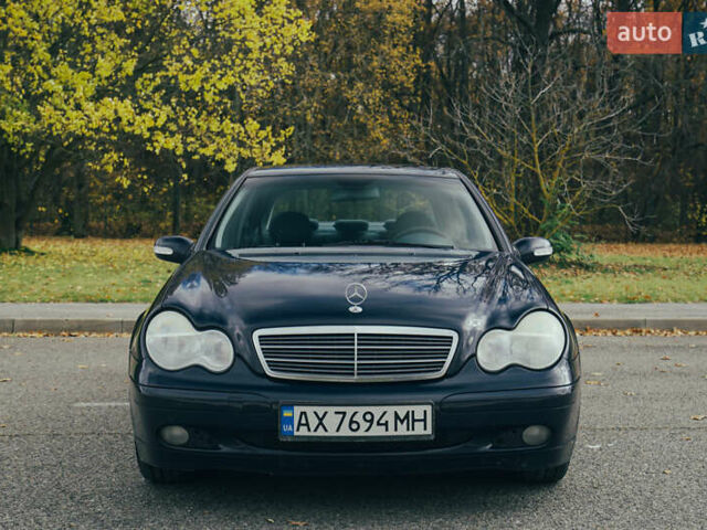 Синий Мерседес Ц-Класс, объемом двигателя 2.15 л и пробегом 459 тыс. км за 4500 $, фото 1 на Automoto.ua