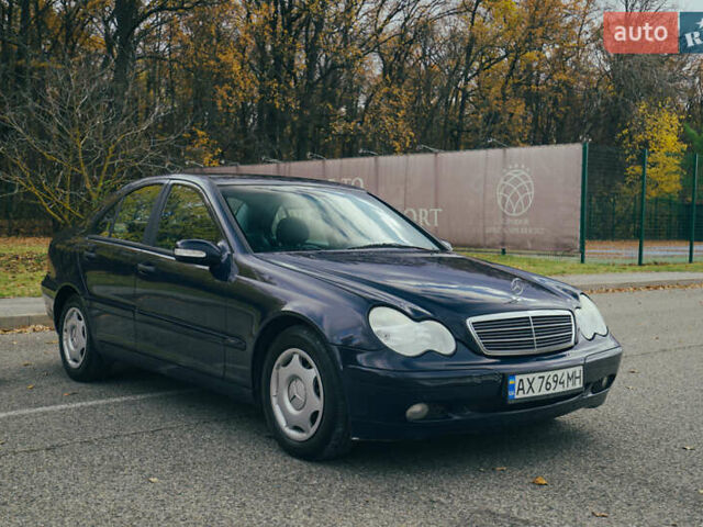 Синий Мерседес Ц-Класс, объемом двигателя 2.15 л и пробегом 459 тыс. км за 4500 $, фото 8 на Automoto.ua