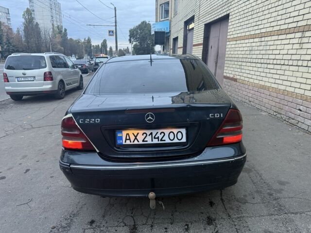 Мерседес Ц-Класс 2003 в Харькове на Automoto.ua Синий Мерседес Ц-Класс, объемом двигателя 2.1 л и пробегом 358 тыс. км за 2600 $, фото 4 на Automoto.ua