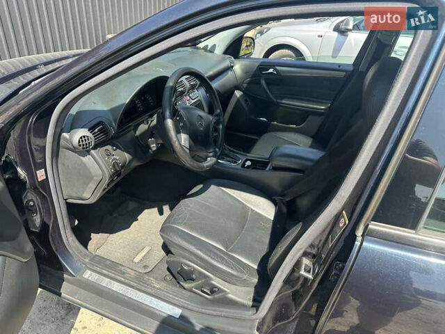 Синій Мерседес Ц-Клас, об'ємом двигуна 1.8 л та пробігом 260 тис. км за 5500 $, фото 24 на Automoto.ua