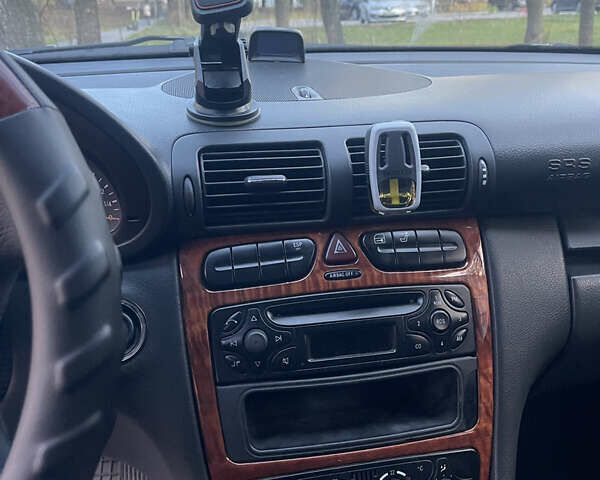 Синій Мерседес Ц-Клас, об'ємом двигуна 1.8 л та пробігом 335 тис. км за 3400 $, фото 10 на Automoto.ua