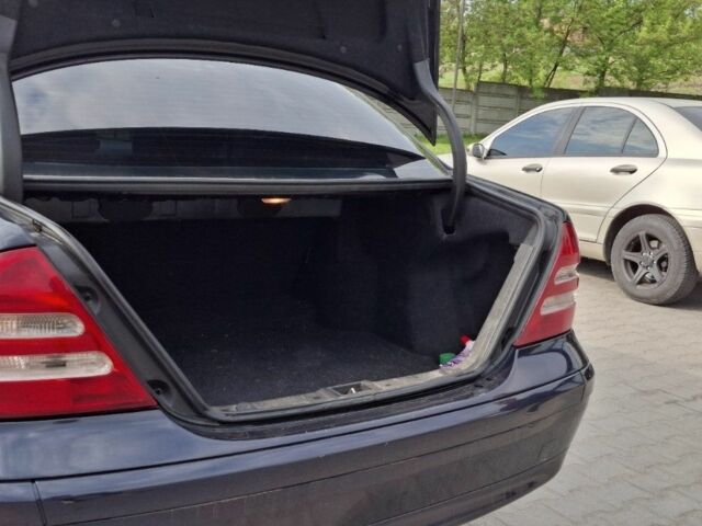 Синій Мерседес Ц-Клас, об'ємом двигуна 1.8 л та пробігом 401 тис. км за 4800 $, фото 22 на Automoto.ua