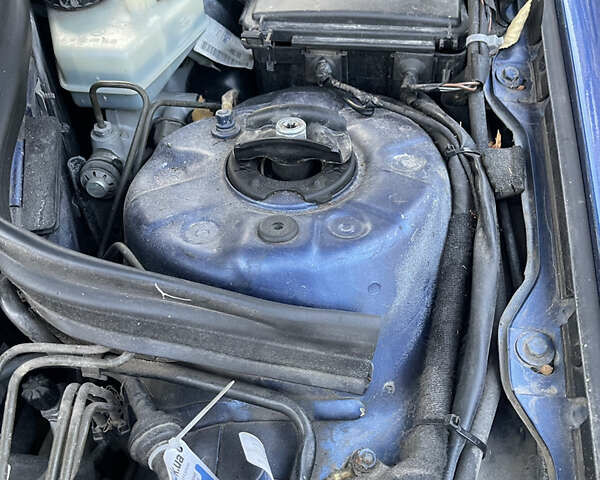 Синій Мерседес Ц-Клас, об'ємом двигуна 1.8 л та пробігом 335 тис. км за 3400 $, фото 7 на Automoto.ua