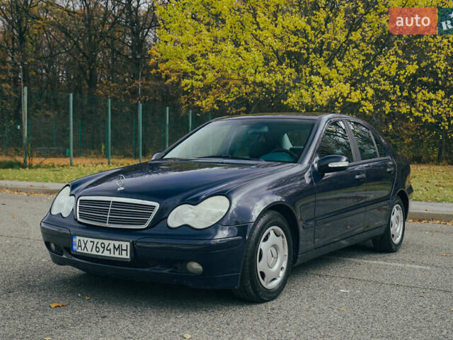 Синий Мерседес Ц-Класс, объемом двигателя 2.15 л и пробегом 459 тыс. км за 4500 $, фото 9 на Automoto.ua