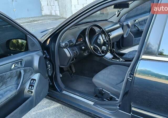 Синій Мерседес Ц-Клас, об'ємом двигуна 2 л та пробігом 265 тис. км за 4999 $, фото 22 на Automoto.ua