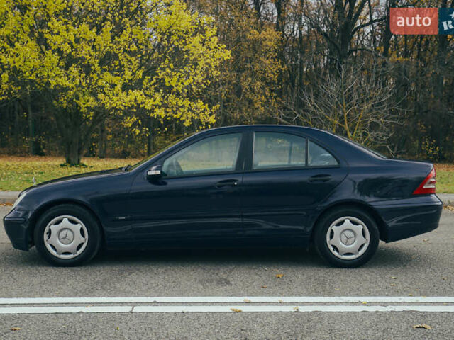 Синий Мерседес Ц-Класс, объемом двигателя 2.15 л и пробегом 459 тыс. км за 4500 $, фото 2 на Automoto.ua