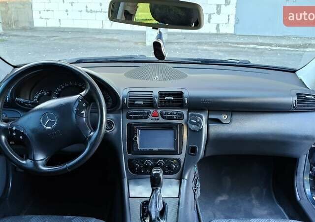 Синій Мерседес Ц-Клас, об'ємом двигуна 2 л та пробігом 265 тис. км за 4999 $, фото 17 на Automoto.ua