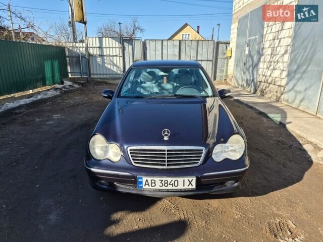 Синий Мерседес Ц-Класс, объемом двигателя 1.8 л и пробегом 320 тыс. км за 3799 $, фото 4 на Automoto.ua