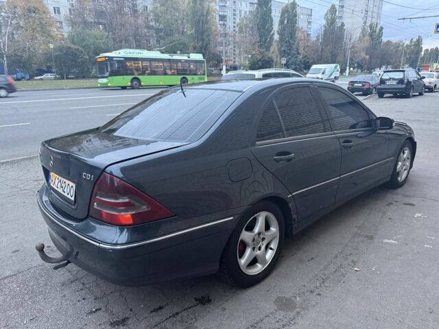 Мерседес Ц-Класс 2003 в Харькове на Automoto.ua Синий Мерседес Ц-Класс, объемом двигателя 2.1 л и пробегом 358 тыс. км за 2600 $, фото 3 на Automoto.ua
