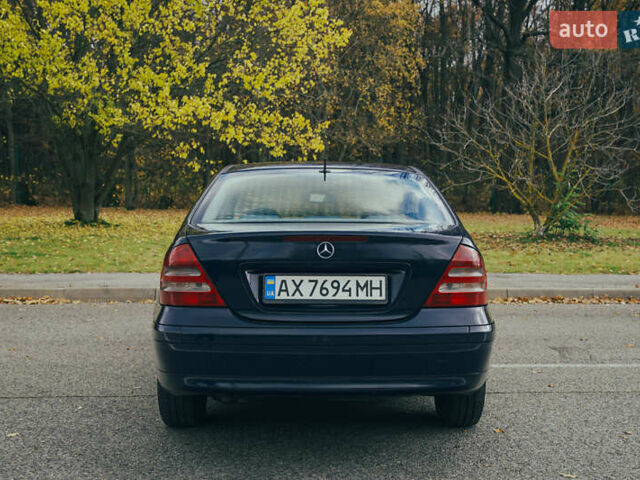 Синий Мерседес Ц-Класс, объемом двигателя 2.15 л и пробегом 459 тыс. км за 4500 $, фото 6 на Automoto.ua
