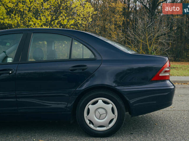 Синий Мерседес Ц-Класс, объемом двигателя 2.15 л и пробегом 459 тыс. км за 4500 $, фото 4 на Automoto.ua