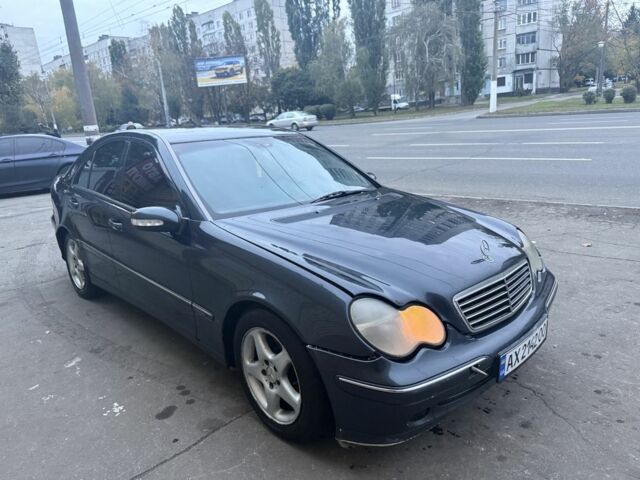 Мерседес Ц-Класс 2003 в Харькове на Automoto.ua Синий Мерседес Ц-Класс, объемом двигателя 2.1 л и пробегом 358 тыс. км за 2600 $, фото 2 на Automoto.ua