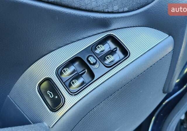 Синій Мерседес Ц-Клас, об'ємом двигуна 2 л та пробігом 265 тис. км за 4999 $, фото 24 на Automoto.ua