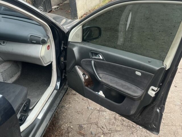 Синий Мерседес Ц-Класс, объемом двигателя 2.1 л и пробегом 3 тыс. км за 6000 $, фото 5 на Automoto.ua