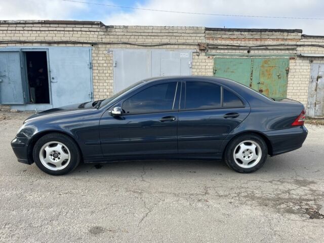 Синій Мерседес Ц-Клас, об'ємом двигуна 2.1 л та пробігом 400 тис. км за 4400 $, фото 3 на Automoto.ua