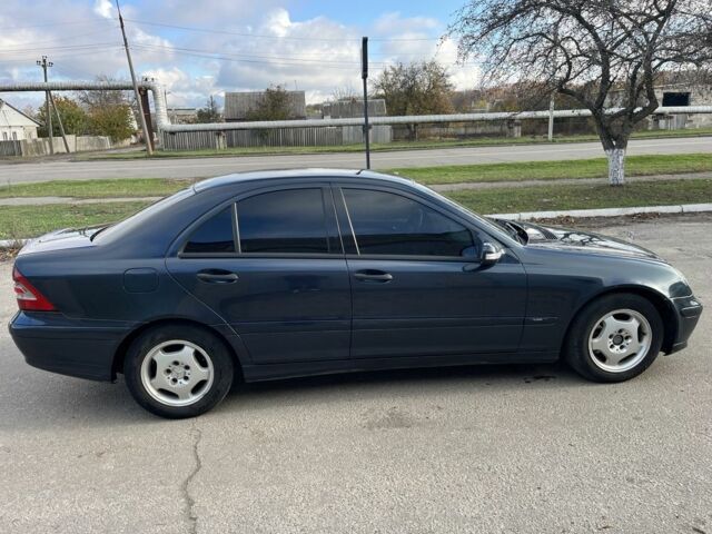 Синій Мерседес Ц-Клас, об'ємом двигуна 2.1 л та пробігом 400 тис. км за 4400 $, фото 5 на Automoto.ua