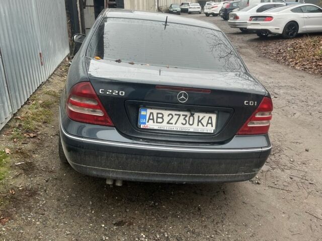 Синий Мерседес Ц-Класс, объемом двигателя 2.1 л и пробегом 3 тыс. км за 6000 $, фото 1 на Automoto.ua