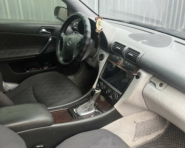 Синій Мерседес Ц-Клас, об'ємом двигуна 2.2 л та пробігом 400 тис. км за 6000 $, фото 2 на Automoto.ua