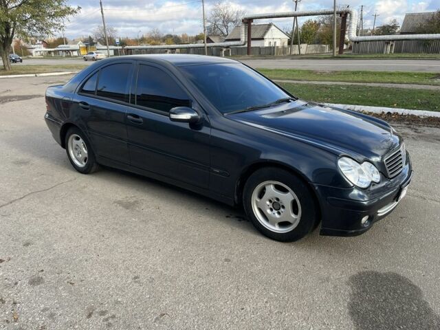 Синій Мерседес Ц-Клас, об'ємом двигуна 2.1 л та пробігом 400 тис. км за 4400 $, фото 1 на Automoto.ua