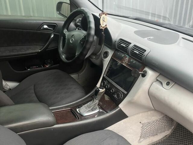 Синий Мерседес Ц-Класс, объемом двигателя 2.1 л и пробегом 3 тыс. км за 6000 $, фото 2 на Automoto.ua