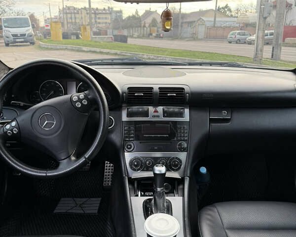 Синий Мерседес Ц-Класс, объемом двигателя 1.8 л и пробегом 280 тыс. км за 7400 $, фото 12 на Automoto.ua