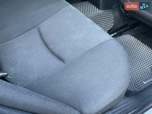 Синий Мерседес Ц-Класс, объемом двигателя 2.2 л и пробегом 287 тыс. км за 6600 $, фото 61 на Automoto.ua