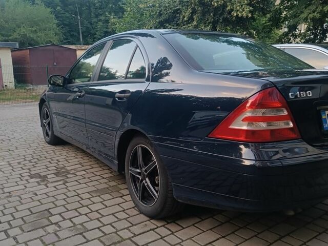 Синій Мерседес Ц-Клас, об'ємом двигуна 0 л та пробігом 330 тис. км за 5900 $, фото 12 на Automoto.ua