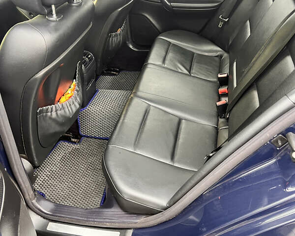 Синий Мерседес Ц-Класс, объемом двигателя 1.8 л и пробегом 340 тыс. км за 5499 $, фото 5 на Automoto.ua