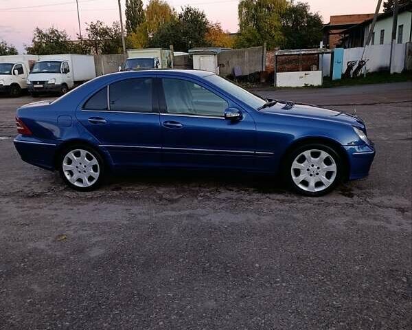 Синий Мерседес Ц-Класс, объемом двигателя 1.8 л и пробегом 286 тыс. км за 5450 $, фото 2 на Automoto.ua