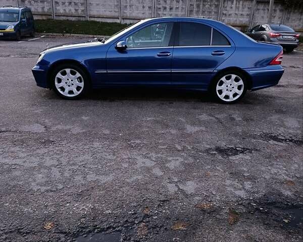 Синий Мерседес Ц-Класс, объемом двигателя 1.8 л и пробегом 286 тыс. км за 5450 $, фото 3 на Automoto.ua