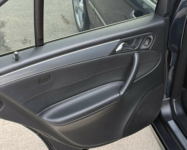 Синий Мерседес Ц-Класс, объемом двигателя 1.8 л и пробегом 280 тыс. км за 7400 $, фото 15 на Automoto.ua