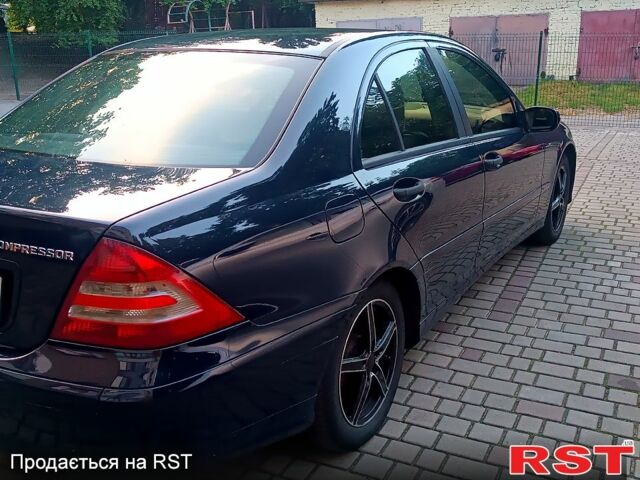 Синий Мерседес Ц-Класс, объемом двигателя 1.8 л и пробегом 337 тыс. км за 5800 $, фото 3 на Automoto.ua