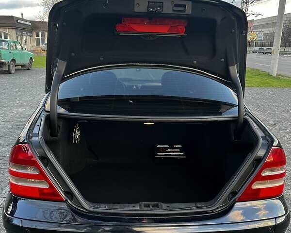 Синій Мерседес Ц-Клас, об'ємом двигуна 1.8 л та пробігом 348 тис. км за 7500 $, фото 33 на Automoto.ua