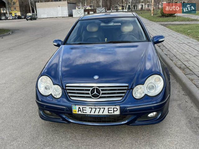 Синій Мерседес Ц-Клас, об'ємом двигуна 1.8 л та пробігом 180 тис. км за 6800 $, фото 13 на Automoto.ua