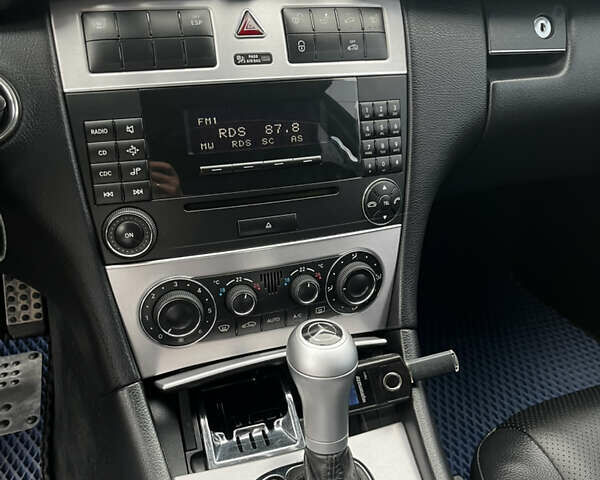 Синий Мерседес Ц-Класс, объемом двигателя 1.8 л и пробегом 233 тыс. км за 6500 $, фото 24 на Automoto.ua