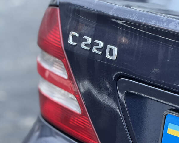 Синий Мерседес Ц-Класс, объемом двигателя 2.2 л и пробегом 290 тыс. км за 6400 $, фото 21 на Automoto.ua