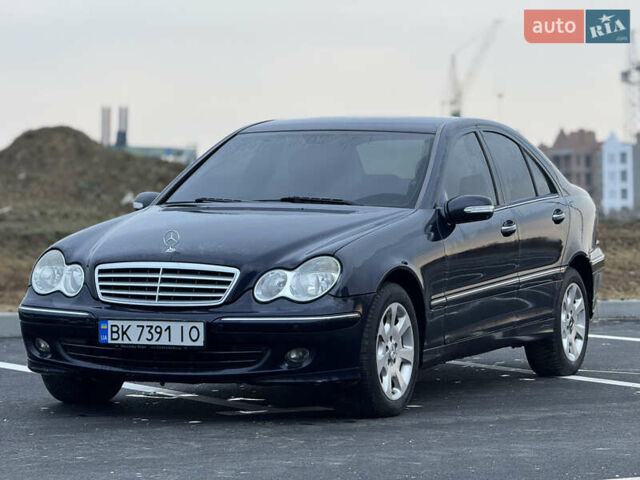 Синий Мерседес Ц-Класс, объемом двигателя 2.2 л и пробегом 290 тыс. км за 6400 $, фото 4 на Automoto.ua
