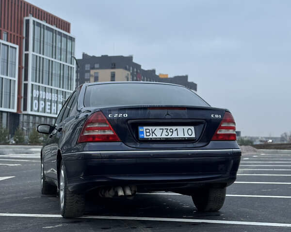 Синий Мерседес Ц-Класс, объемом двигателя 2.2 л и пробегом 290 тыс. км за 6400 $, фото 17 на Automoto.ua
